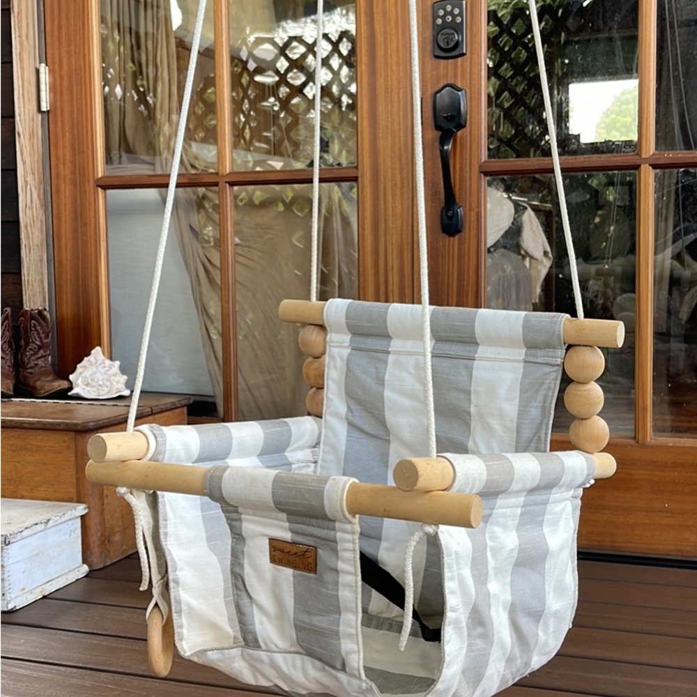 Sweet Swinging High Back Indoors Infant Swing